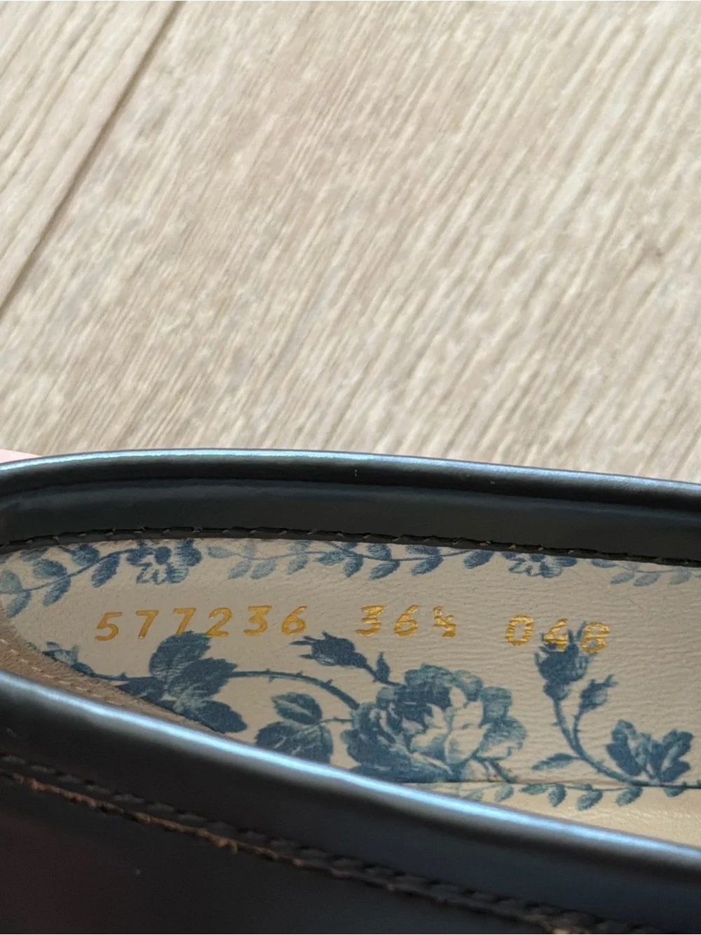 Gucci Black Leather Horsebit Loafers with Gold Hardware - Picture 6 of 6